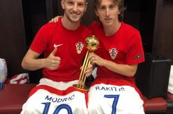 三亿体育体育教练-巴萨老将宣布退役，结束传奇生涯