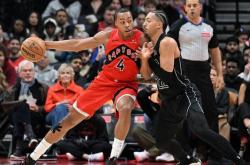 猛龙球员在比赛中出现失误，或引发争议