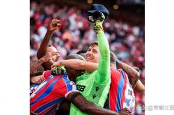 三亿体育体育官方-关于利物浦新援表现抢眼，帮助球队登顶积分榜的信息