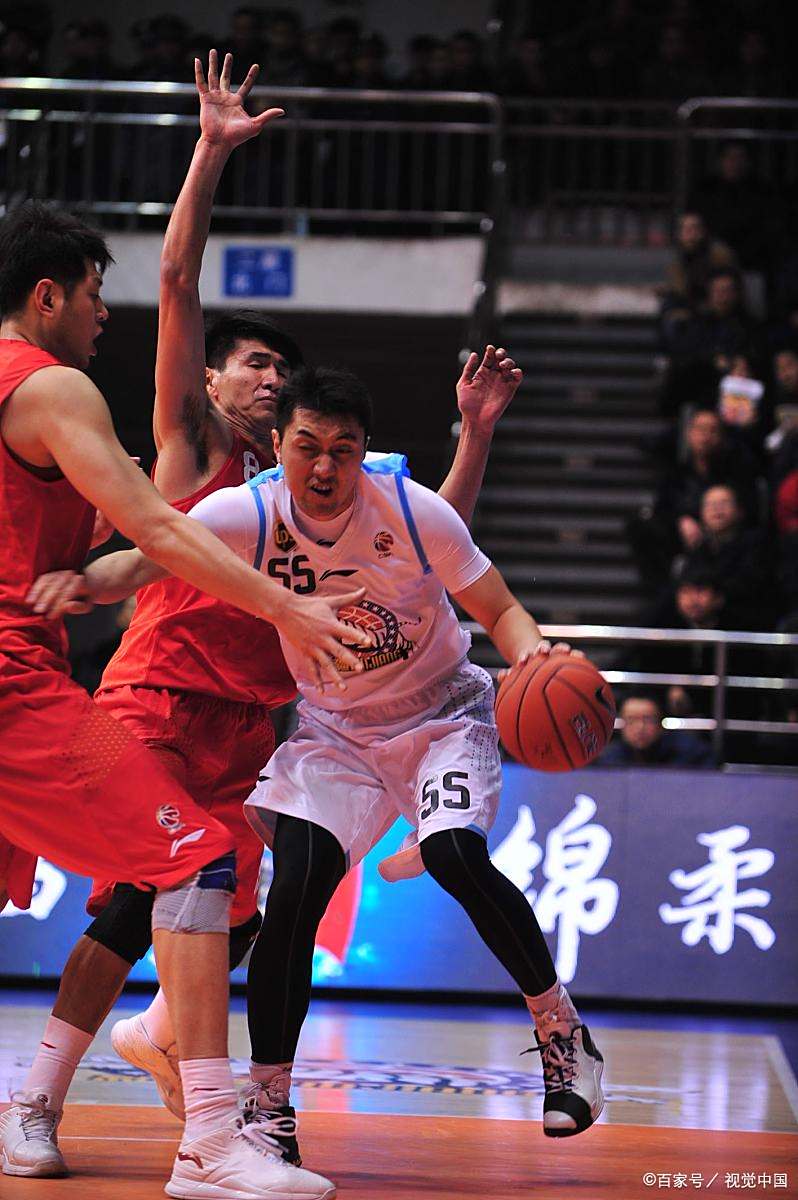 广东男篮在比赛中展现出强大的攻势的简单介绍