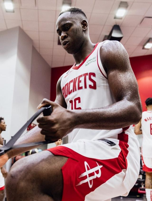 火箭队球员展示赛季特别训练成果，备战季前赛打响！的简单介绍