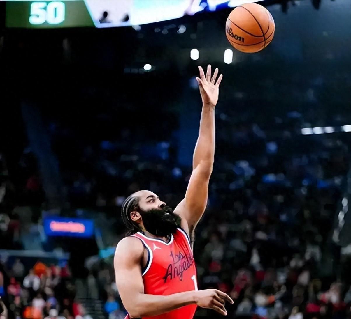 包含篮网主场打出高效表现，豪取大胜的词条