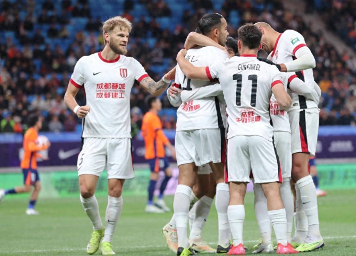 强队厮杀:中超俱乐部迎来考验 强队厮杀:中超俱乐部迎来考验