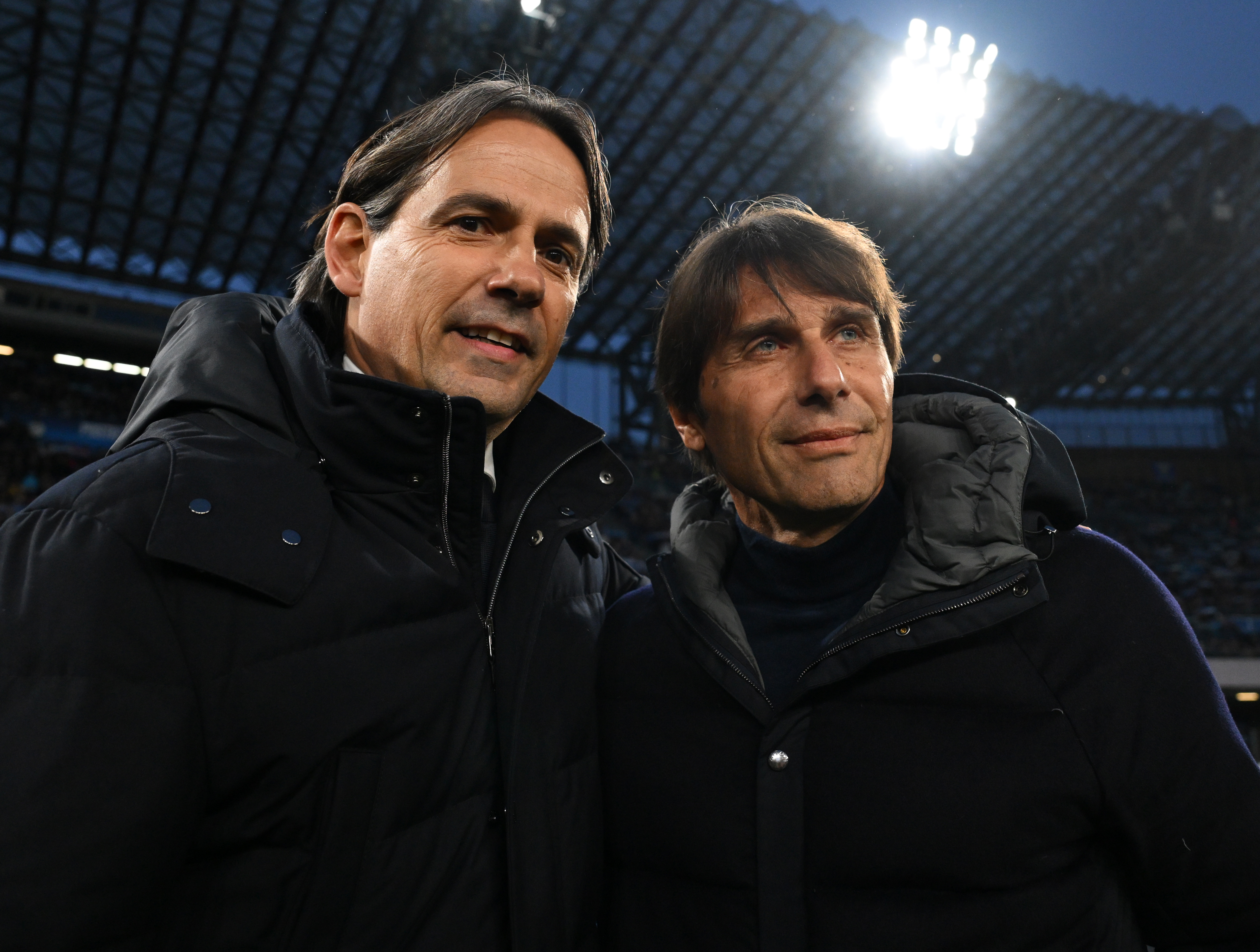 包含AC米兰主场战平那不勒斯，遭遇赛季首场失利的词条