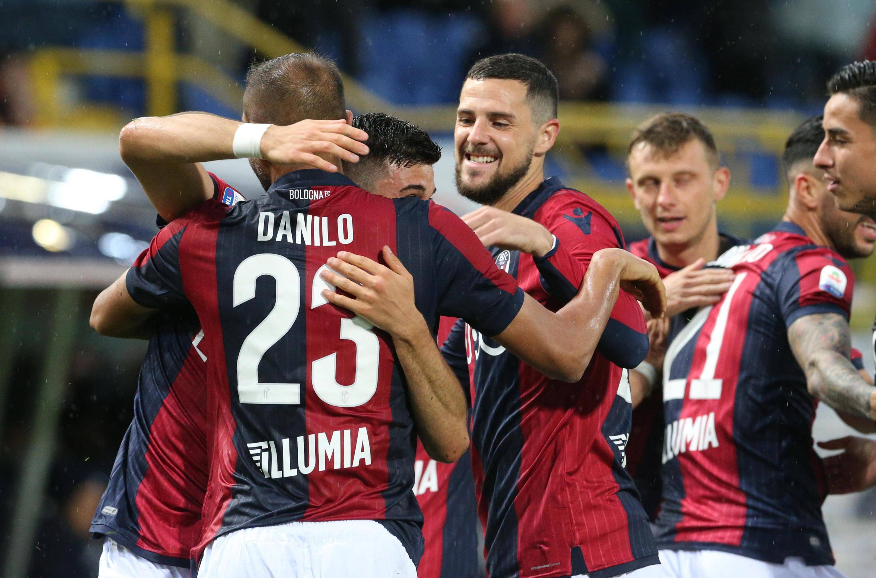 包含AC米兰后防线表现抢眼守住了胜利的钥匙的词条