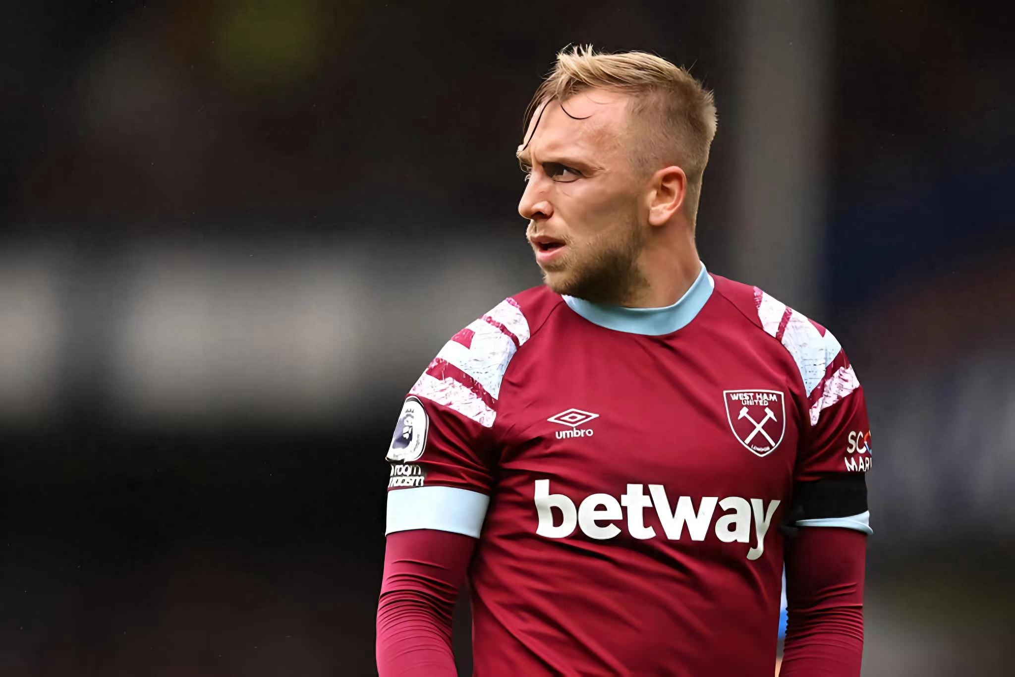 弗赖堡球员表现抢眼，引发球迷热议