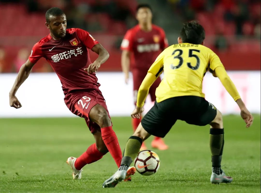 河北华夏幸福客场挑战广州恒大淘宝，两支豪门的对决备受瞩目的简单介绍